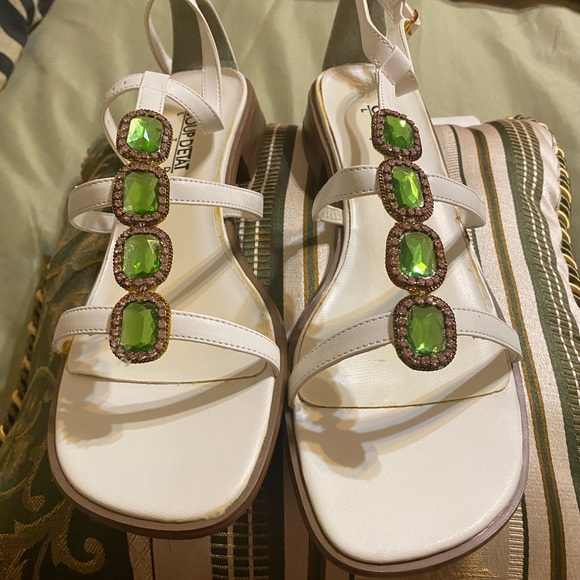 Vintage white sandals with emerald green diamonds - Picture 4 of 4